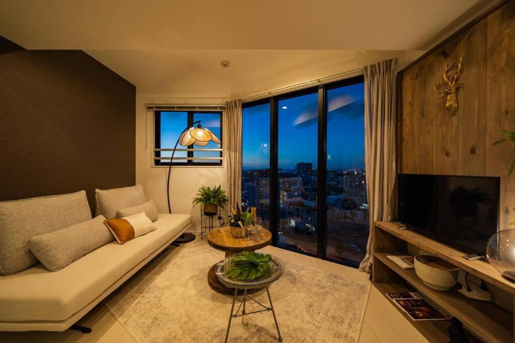 Апартаменты The Penthouse Ginowan Urasoe Экстерьер фото